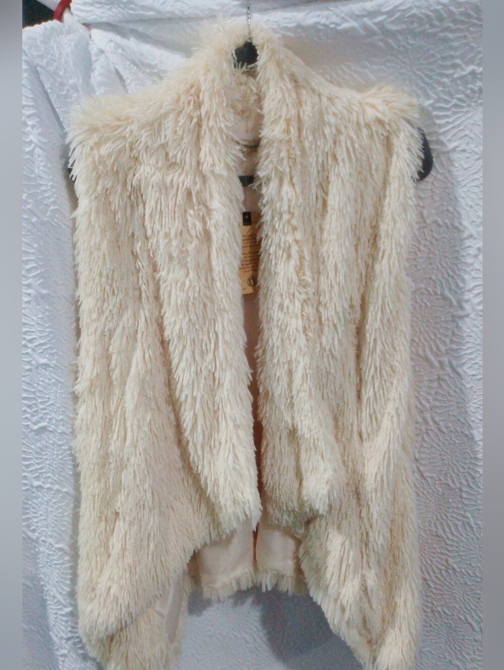NWT Democracy Womens Sz Lg Ivory Faux Fur Vest Shaggy Hippie Boho Lined Pockets